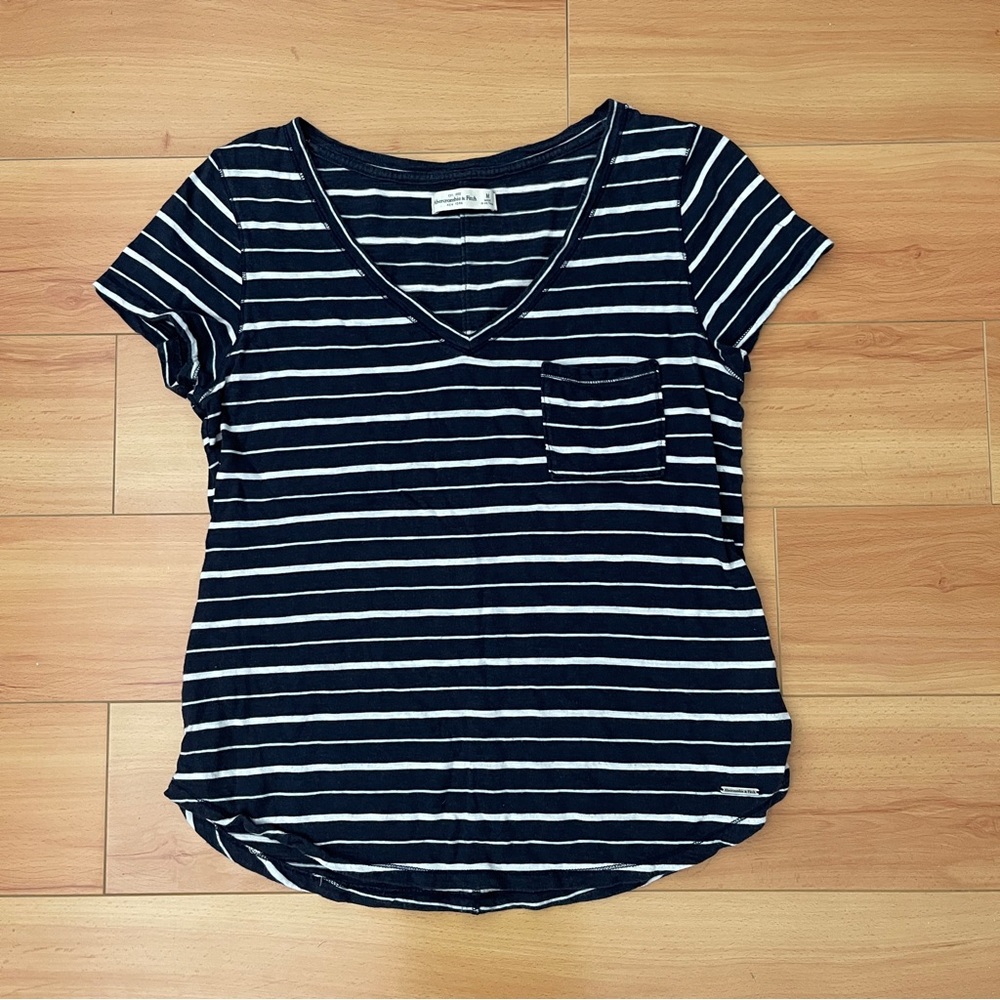 Abercrombie & Fitch Striped Tee (M)